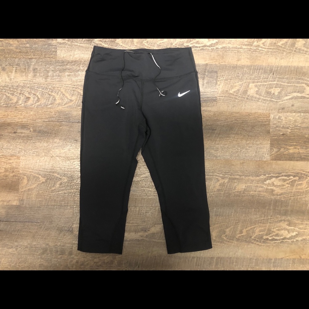 Women’s Nike Dri-Fit Capri | Size Small